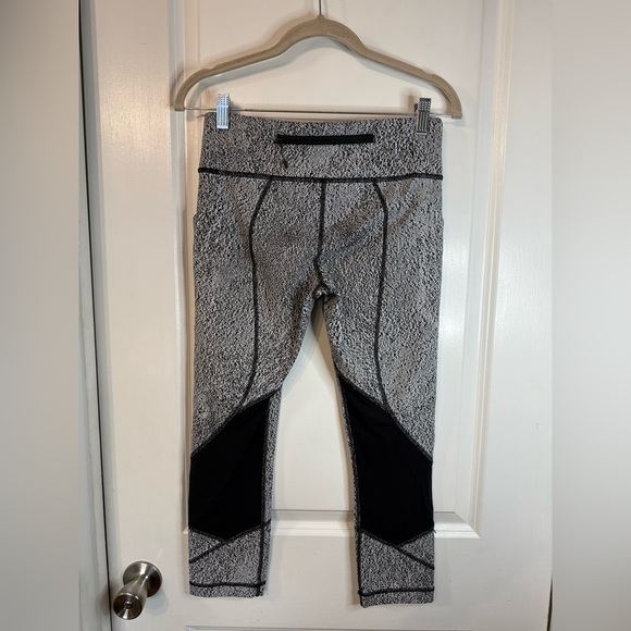 Lululemon Power Luxtreme Spray Jacquard White Black Pace Revival Crop Leggings - Picture 4 of 9